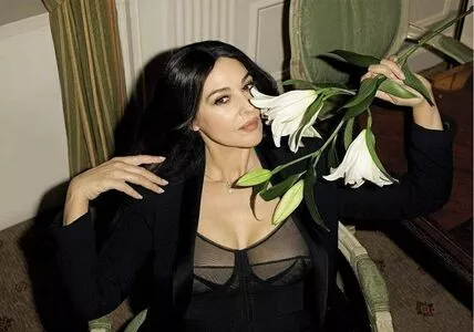 Monica Bellucci / aMonicaBellucci / bellucciginebra / monicabellucciofficiel nude photo #0738