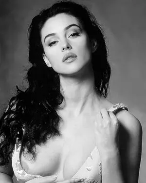 Monica Bellucci / aMonicaBellucci / bellucciginebra / monicabellucciofficiel nude photo #0834