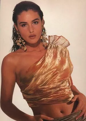 Monica Bellucci / aMonicaBellucci / bellucciginebra / monicabellucciofficiel nude photo #0918