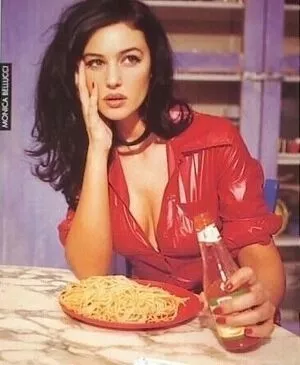 Monica Bellucci / aMonicaBellucci / bellucciginebra / monicabellucciofficiel nude photo #1148