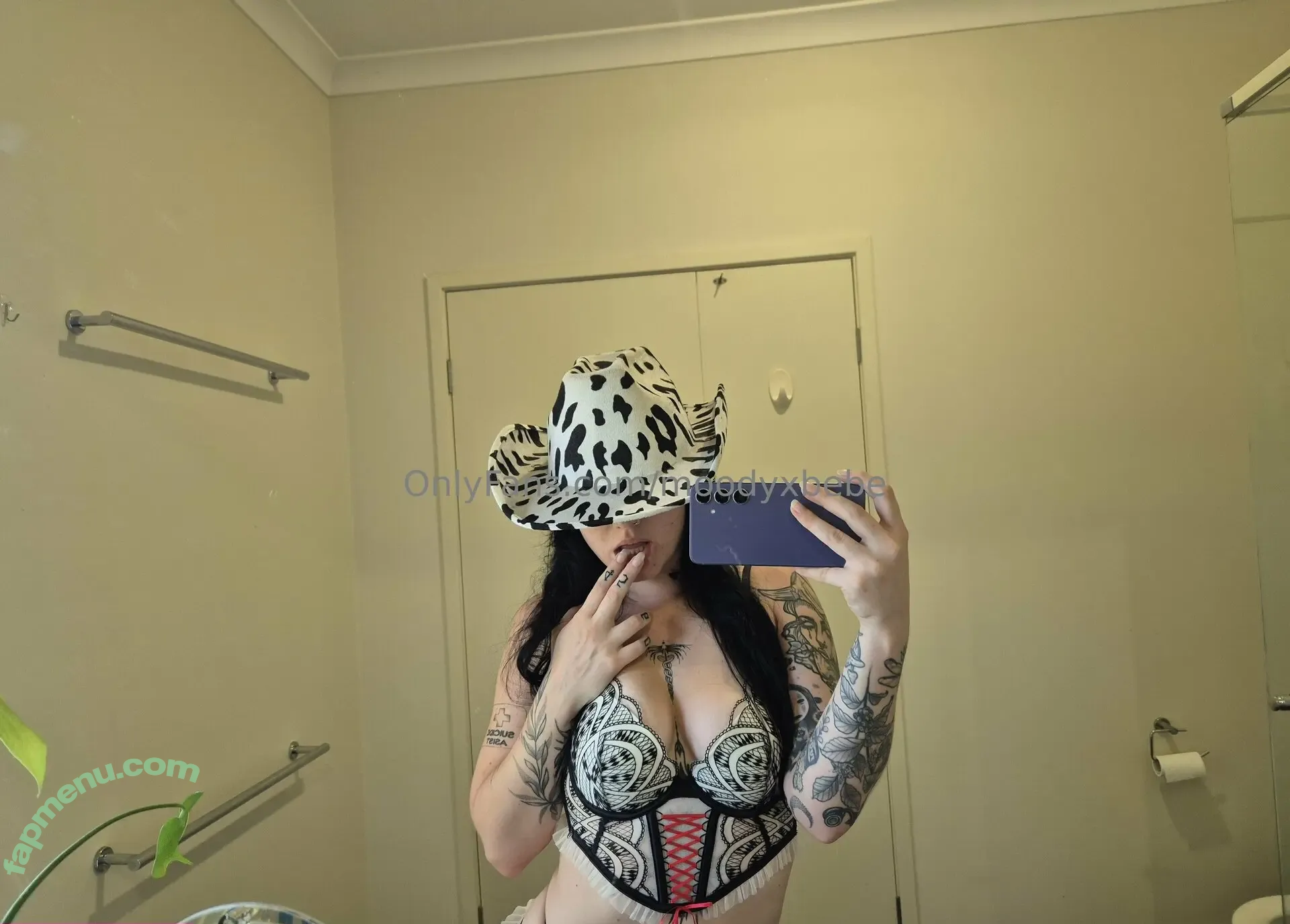 moodyxbebe nude photo #0012 (moodyxbebe)