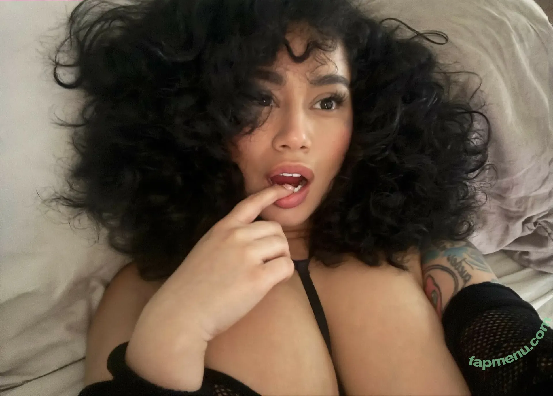 Moonformation nude photo #0140 (moonformation.us / povkimberliemontano)