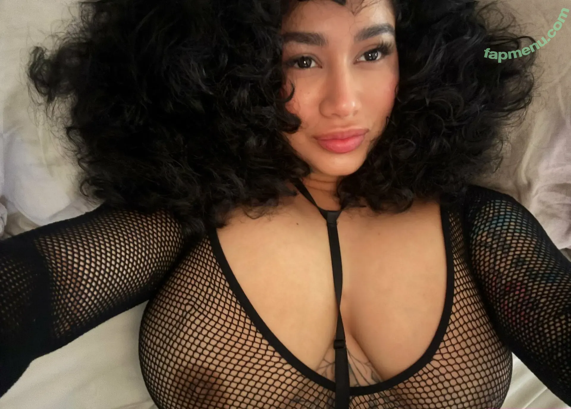 Moonformation nude photo #0141 (moonformation.us / povkimberliemontano)