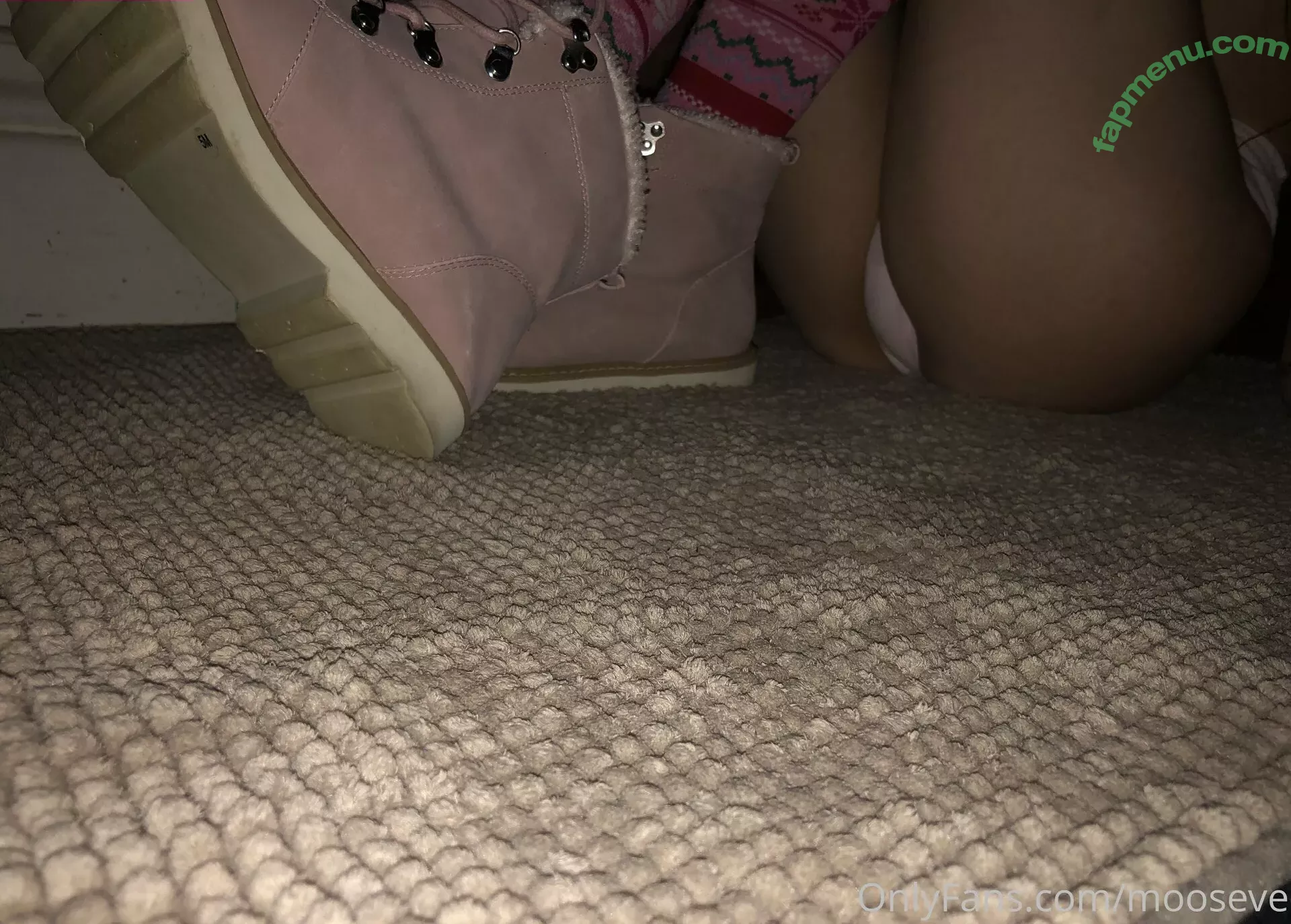 mooseve nude photo #0122 (moose.ve)