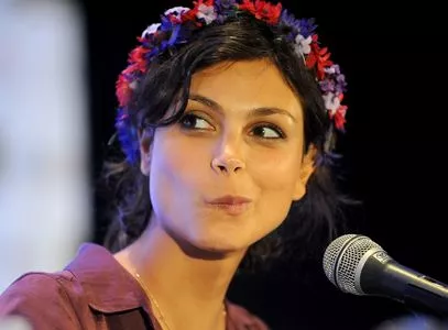 Morena Baccarin / morenabaccarin nude photo #0022