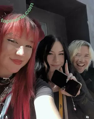 moronic_mouse / api2 nude photo #0041