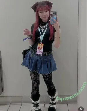 moronic_mouse / api2 nude photo #0043