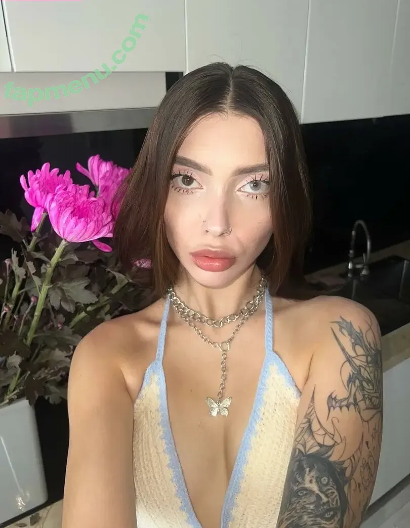 Morphiturata nude photo #0012 (Treezyny / kikiqwik)