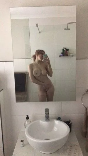 Moshpitmi nude photo #0001