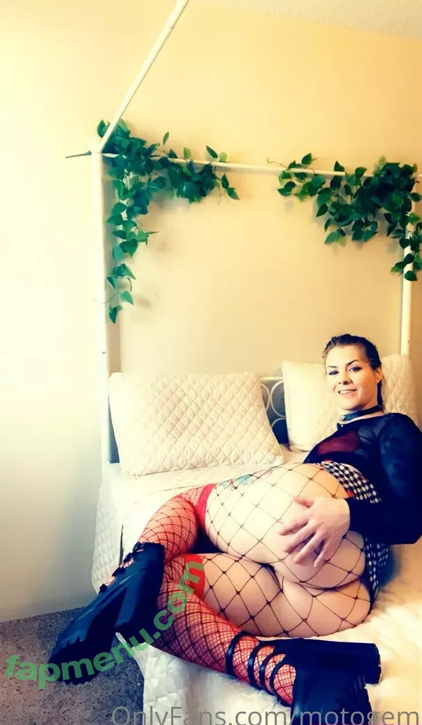 motogem nude photo #0032 (mollysmyles)