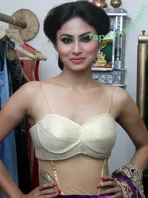 Mouni Roy / imouniroy nude photo #0069