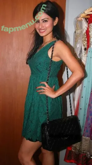 Mouni Roy / imouniroy nude photo #0080
