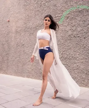 Mouni Roy / imouniroy nude photo #0083