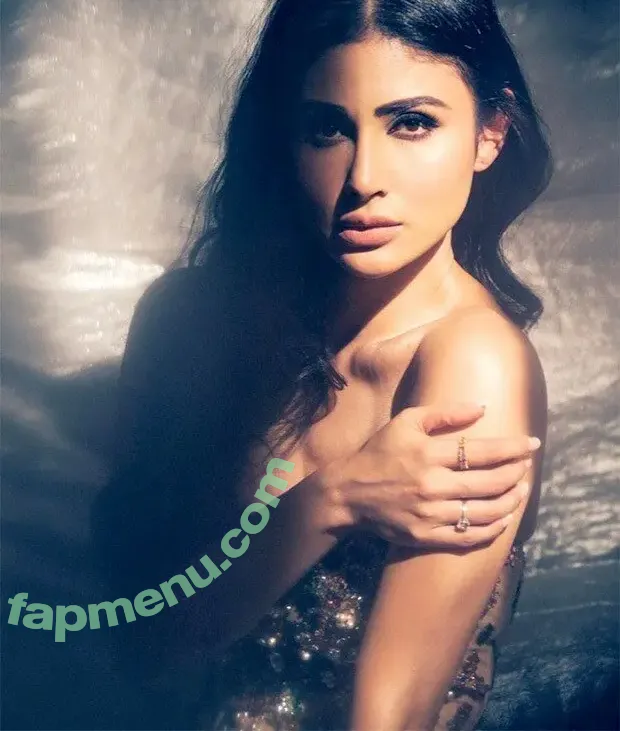Mouni Roy nude photo #0073 (imouniroy)