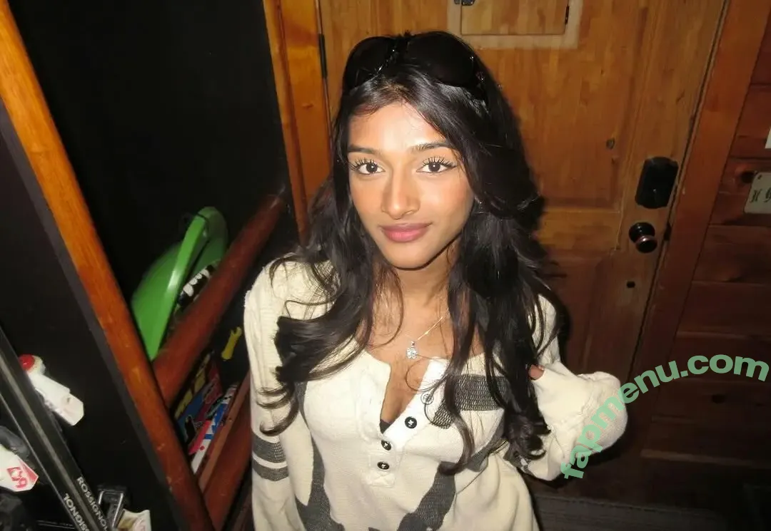 moushicaa nude photo #0002 (moushicaa)