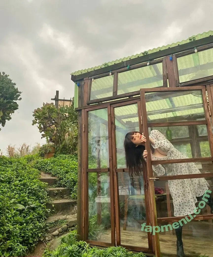 Mov19960908 nude photo #0073 (la_sirena90 / summer850908)