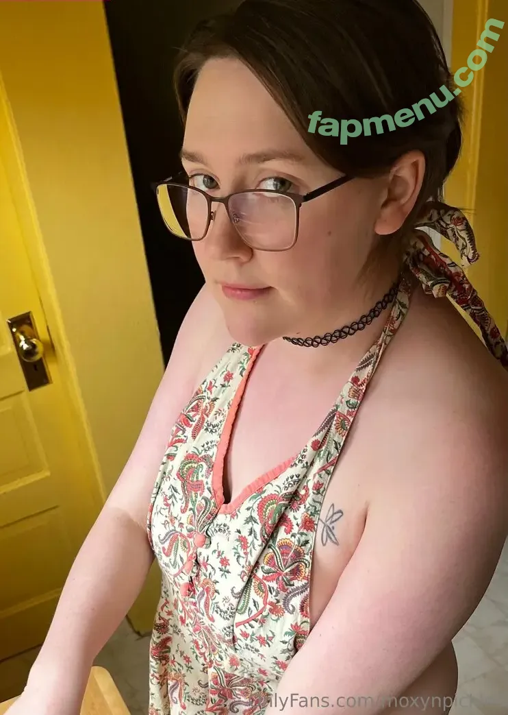 moxynpickles nude photo #0033 (moxynpickles)