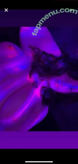 Mr.Buzzles / Vwiskers nude photo #0036