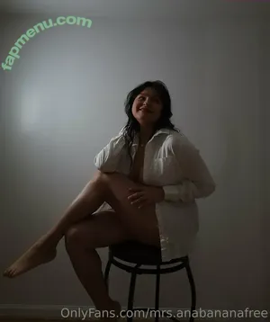 mrs.anabananafree / mrs_anabanana nude photo #0016