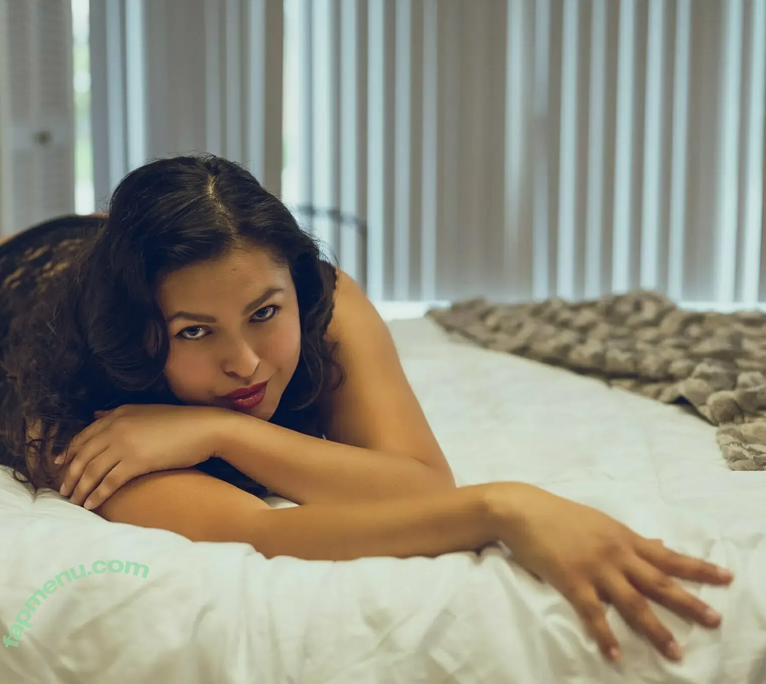 mrs.anabananafree nude photo #0003 (mrs_anabanana)