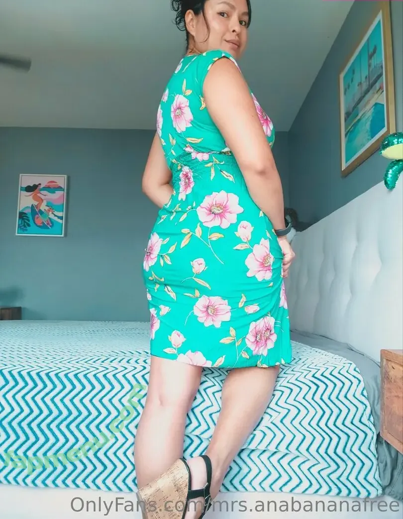 mrs.anabananafree nude photo #0030 (mrs_anabanana)
