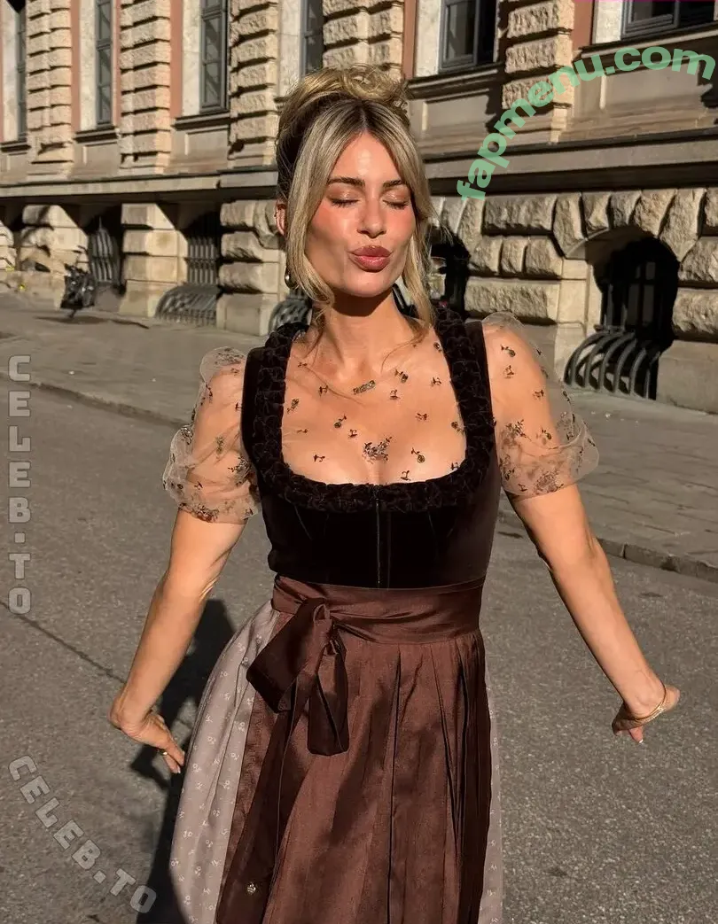 Mrs. Bella nude photo #0051 (mrsbella / mrsbellala)