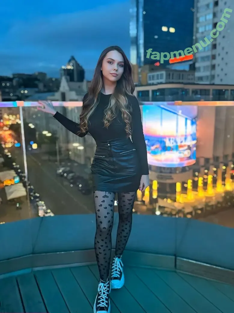 mrsalinaaa nude photo #0006 (mrsalinaaa)