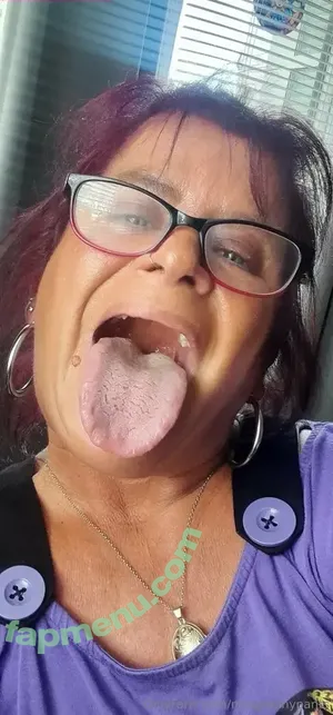 mrsgrannypants / mrs.barebackpackers nude photo #0001