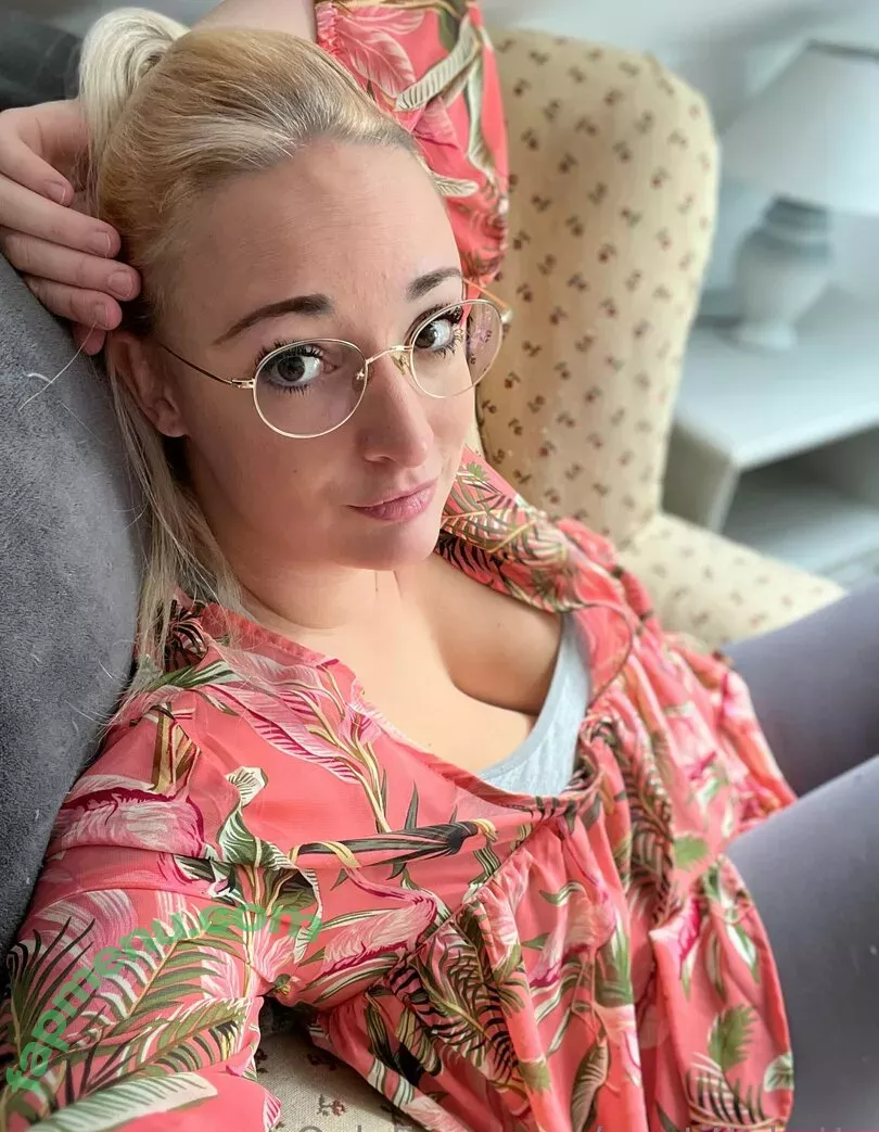 mrstittykatty nude photo #0083 (mrstittykatty)