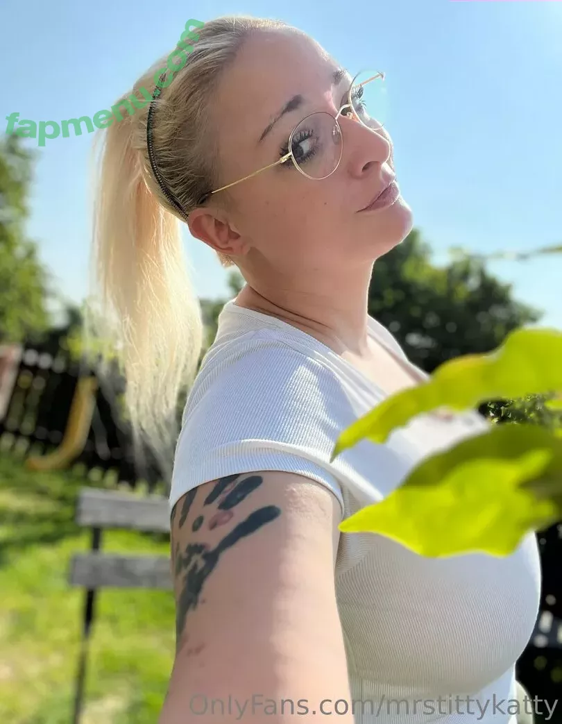 mrstittykatty nude photo #0110 (mrstittykatty)