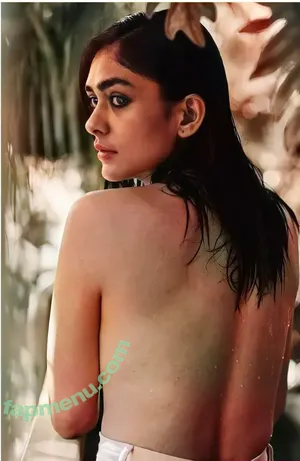 Mrunal Thakur / mrunalthakur nude photo #0110