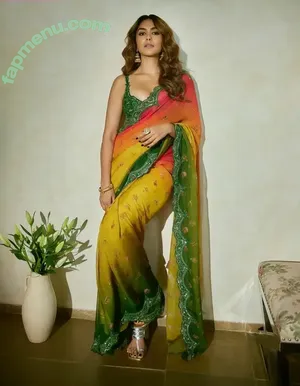 Mrunal Thakur / mrunalthakur nude photo #0113