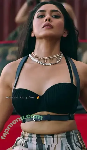 Mrunal Thakur / mrunalthakur nude photo #0124