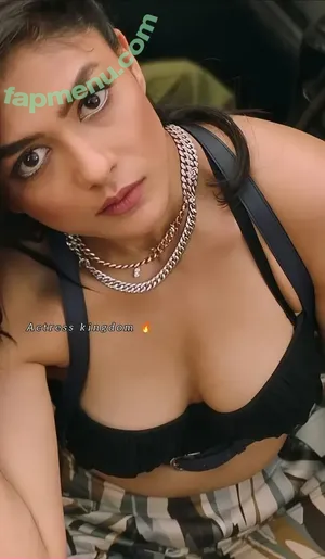 Mrunal Thakur / mrunalthakur nude photo #0125