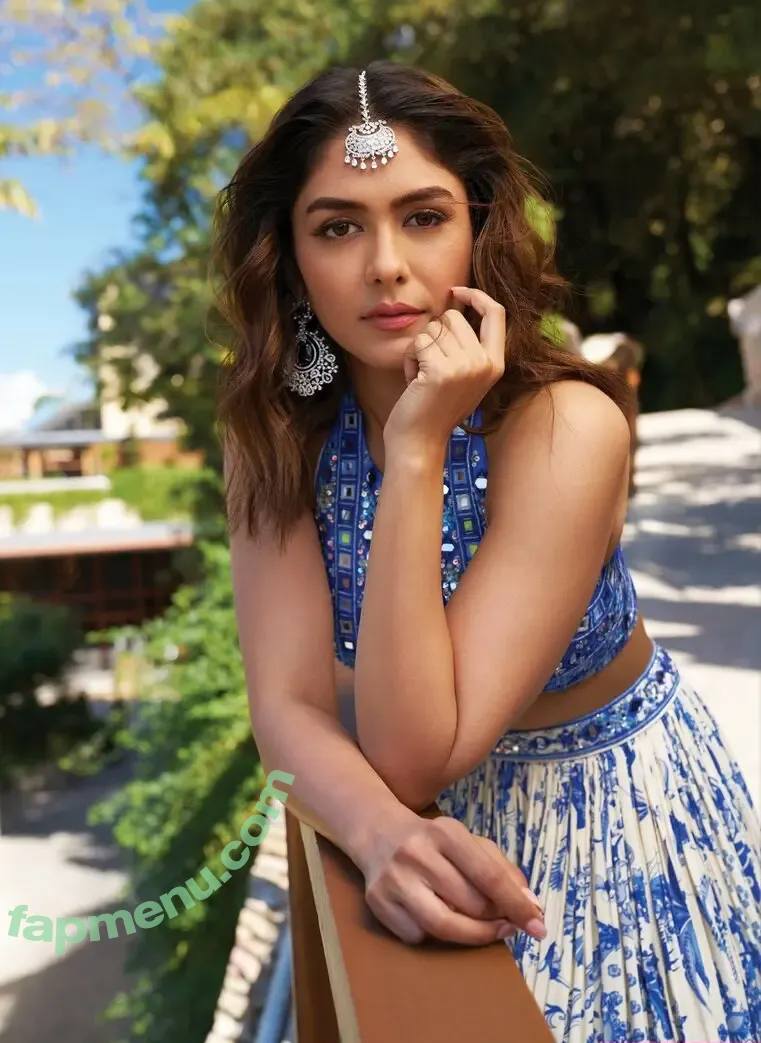Mrunal Thakur nude photo #0065 (mrunalthakur)