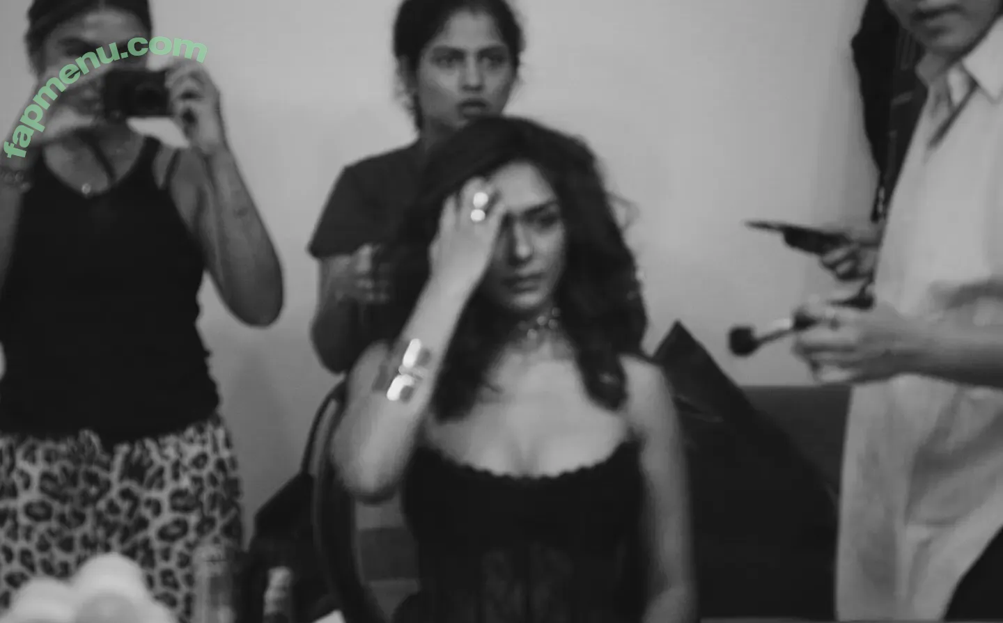 Mrunal Thakur nude photo #0071 (mrunalthakur)