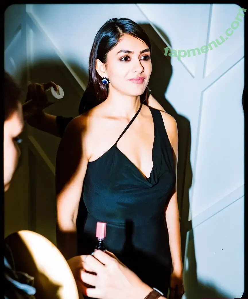 Mrunal Thakur nude photo #0152 (mrunal0801 / mrunalthakur)