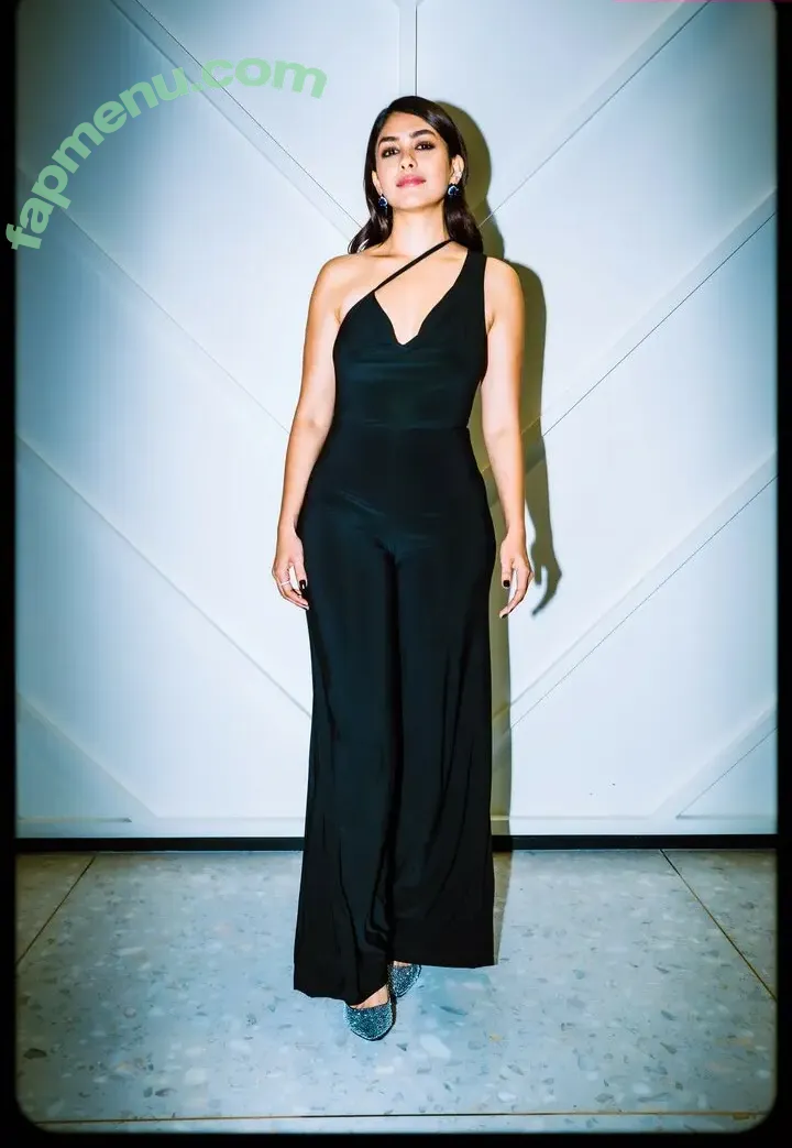 Mrunal Thakur nude photo #0153 (mrunal0801 / mrunalthakur)