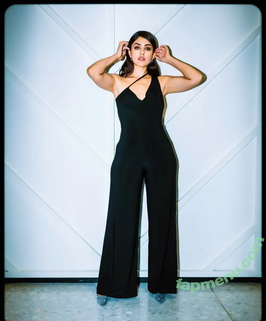 Mrunal Thakur nude photo #0159 (mrunal0801 / mrunalthakur)