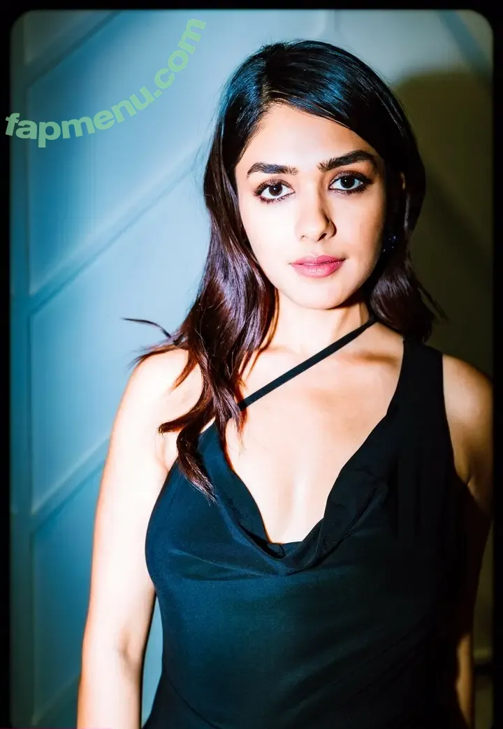 Mrunal Thakur nude photo #0171 (mrunal0801 / mrunalthakur)