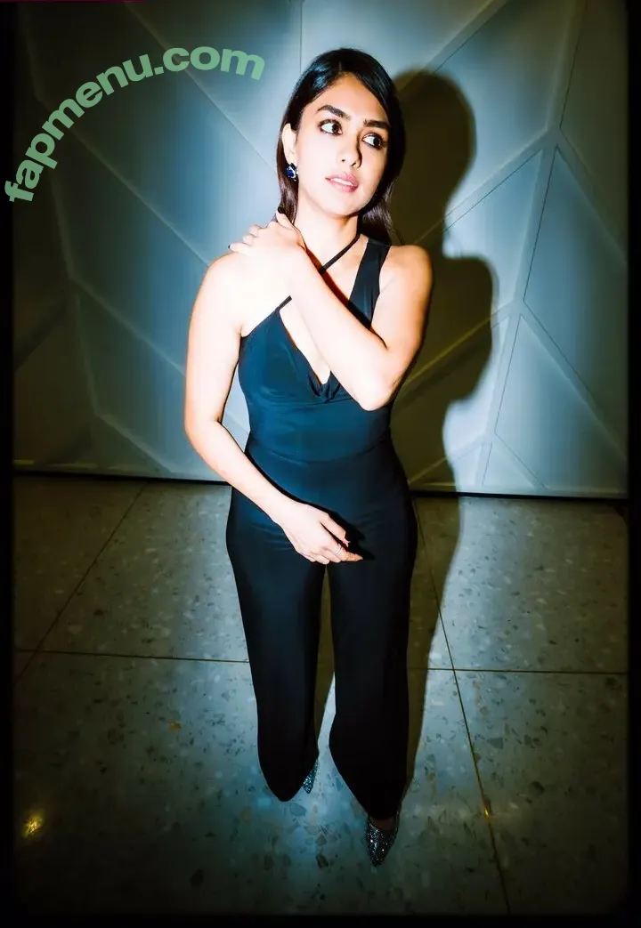 Mrunal Thakur nude photo #0173 (mrunal0801 / mrunalthakur)