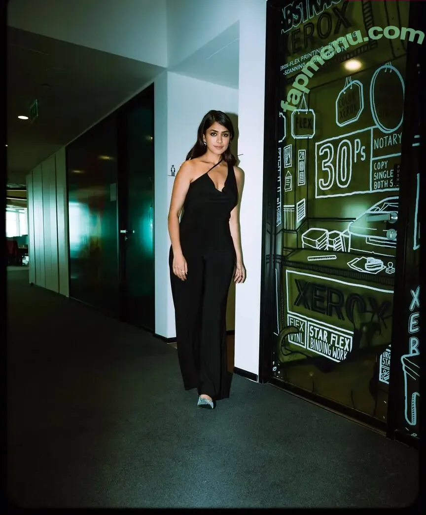 Mrunal Thakur nude photo #0176 (mrunal0801 / mrunalthakur)