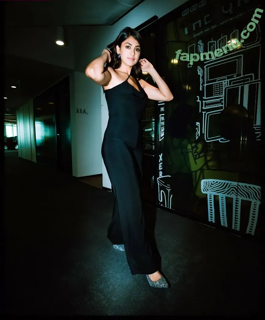 Mrunal Thakur nude photo #0178 (mrunal0801 / mrunalthakur)