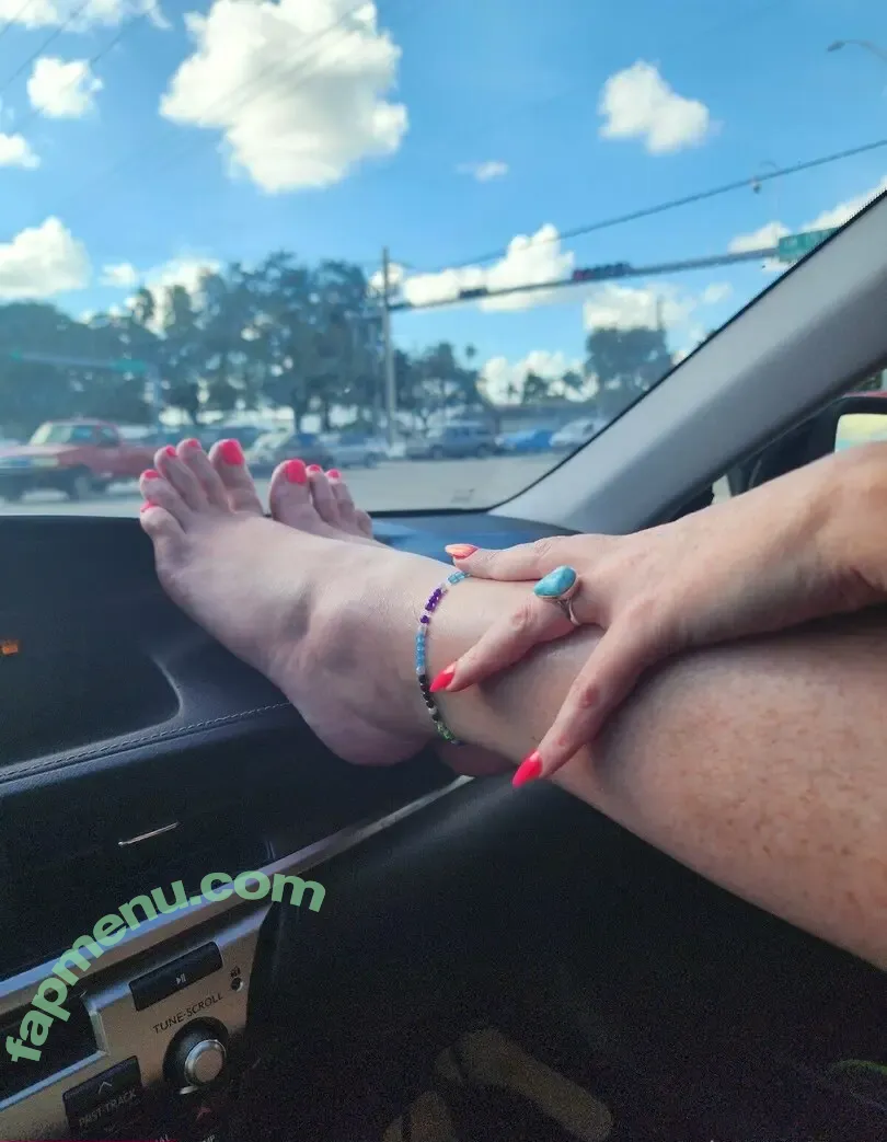 ms.lovetoes nude photo #0011 (ms.lovetoes)