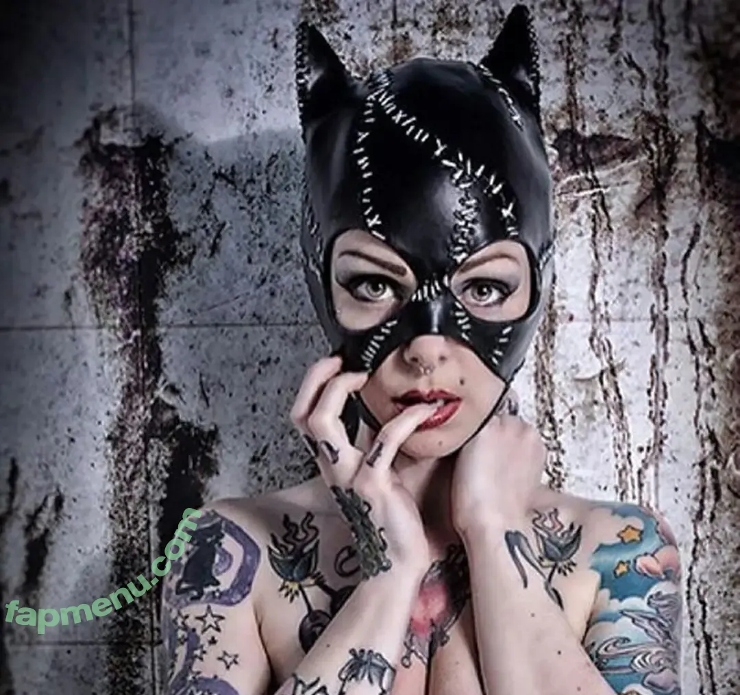 Mulher Gato nude photo #0001 (Mulher Gato)