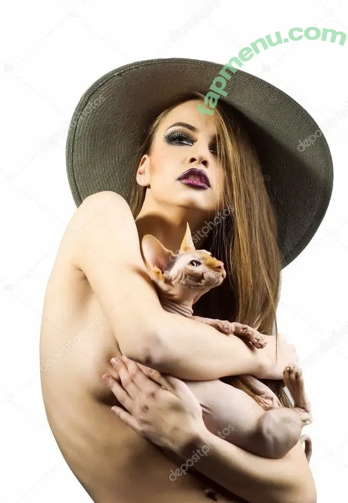 Mulher Gato nude photo #0013 (Mulher Gato)