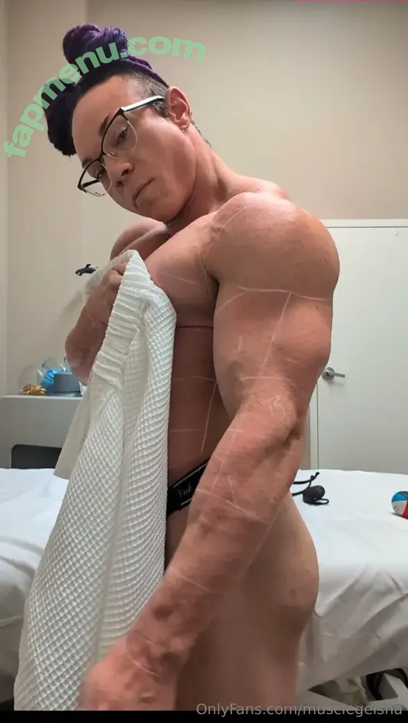 musclegeisha nude photo #0099 (ifbb_pro_yeo)