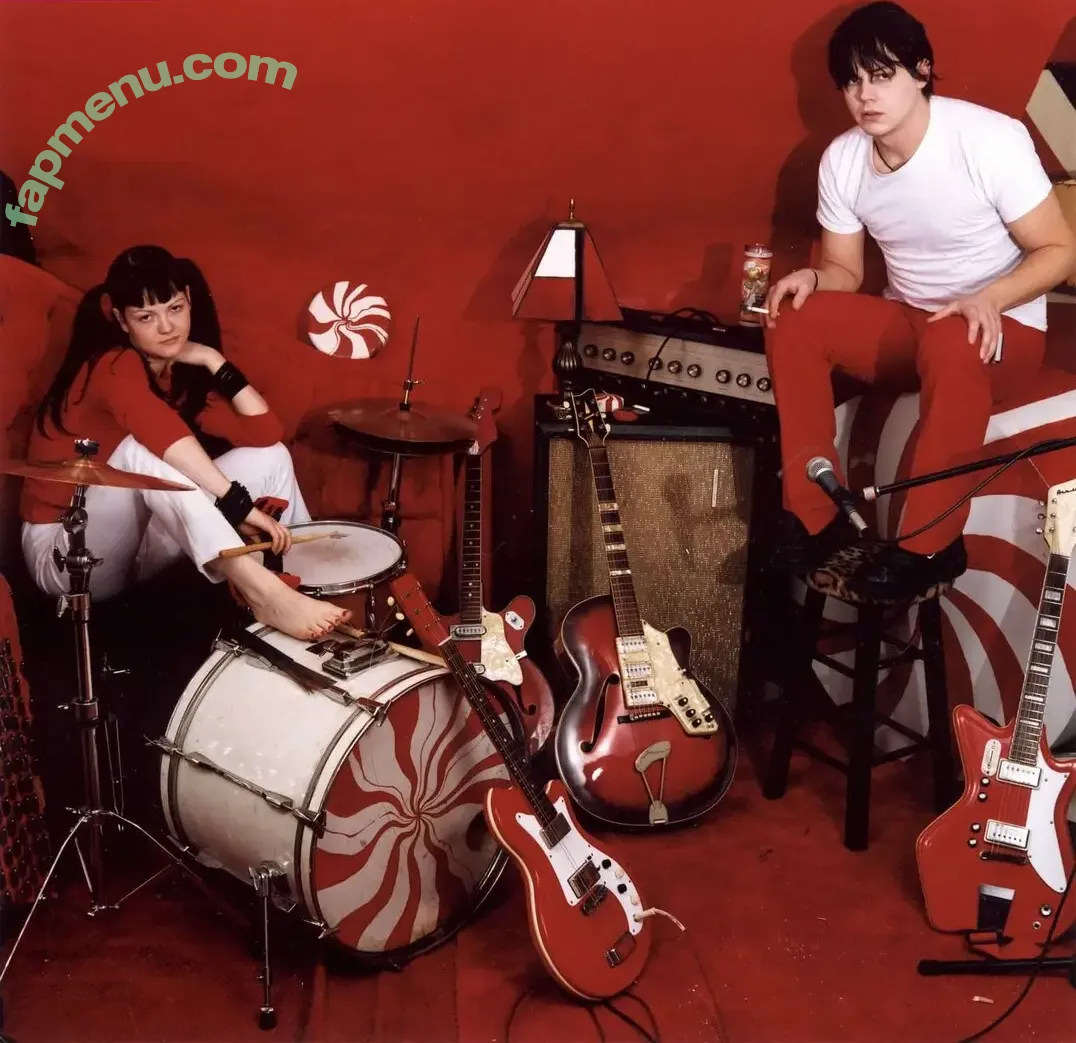 Musicians Singers nude photo #0026 (Musicians Singers)