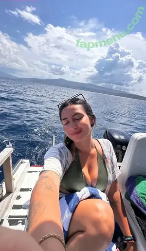 Mutiara Hazle / mutiarahazle nude photo #0022