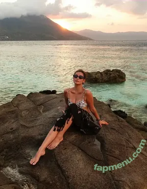 Mutiara Hazle / mutiarahazle nude photo #0023